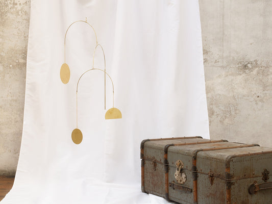 Móvil cinético de latón Plain Brass